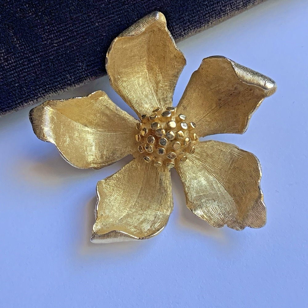 Vintage BSK Gold Tone Dogwood Flower Pin Brooch Cottage Core Spring Plant Mom